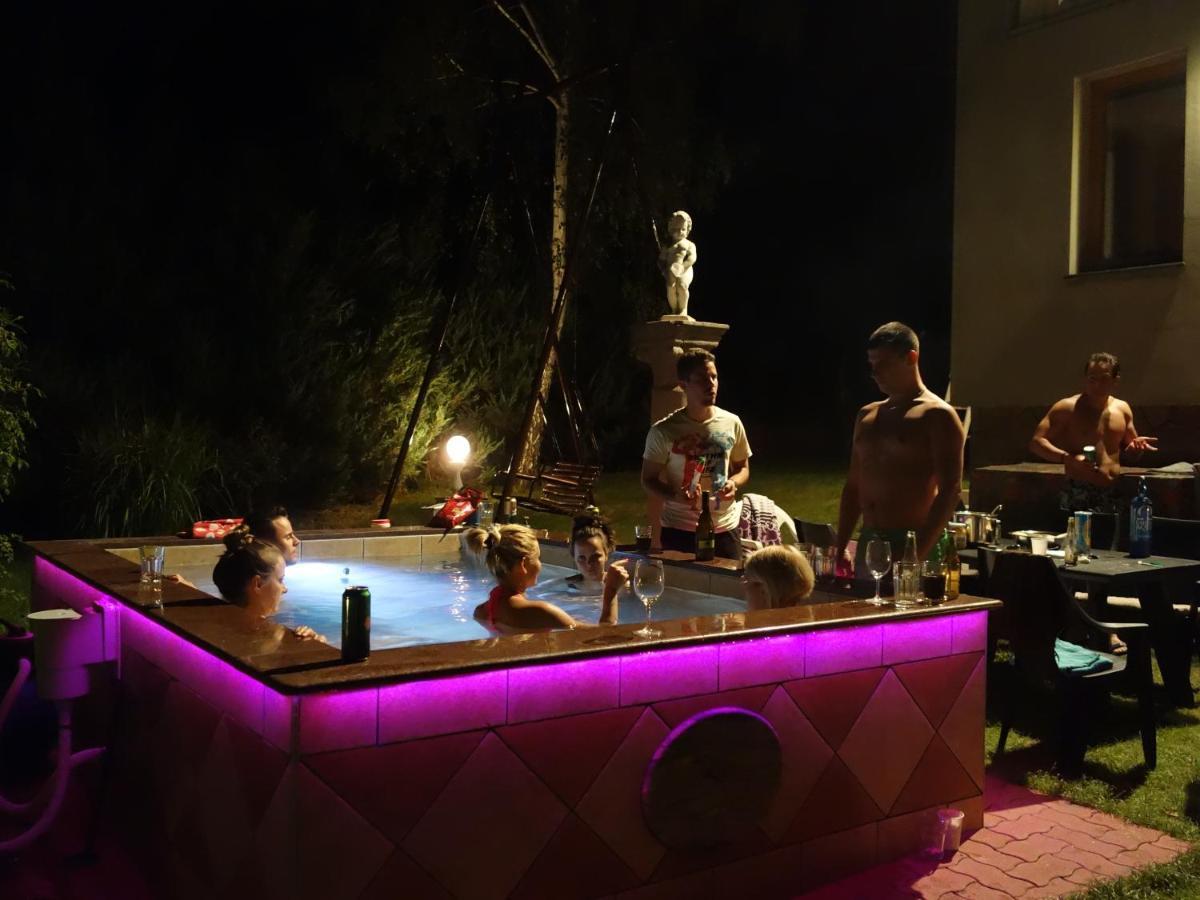 Pilis Hills View Deluxe House With Pool & Ac Near Bp Villa Pilisszentivan ภายนอก รูปภาพ